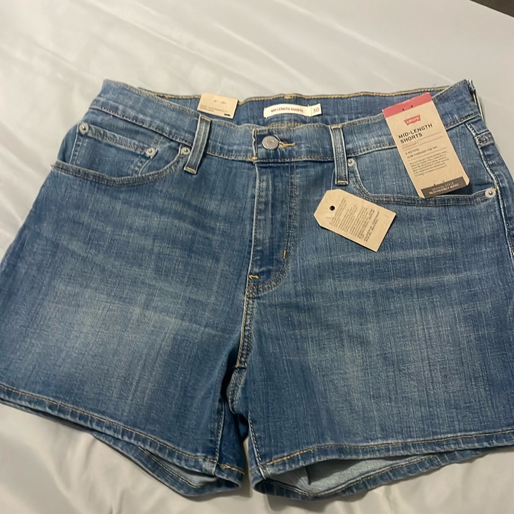 Size 30 Levi Jean shorts